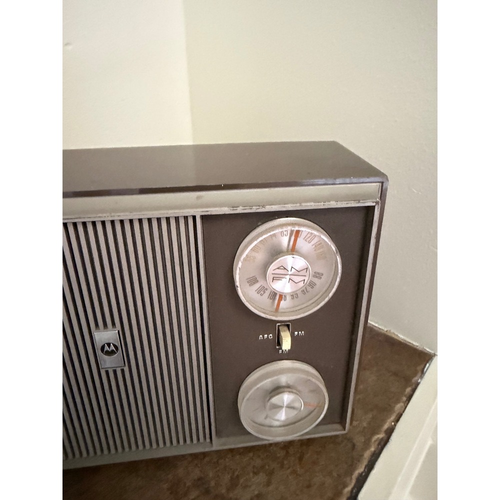 Vintage Motorola Solid State AM/FM Clock Radio Brown Mid Century Modern Retro - Picture 3 of 12
